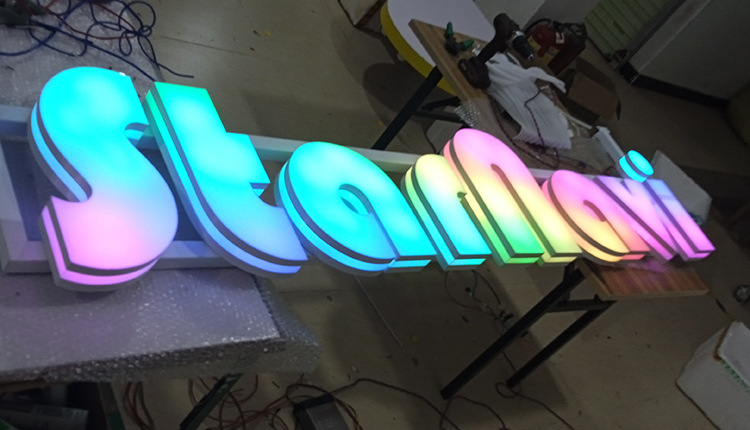 亞克力炫彩發(fā)光字招牌門頭定做logo背景墻迷你樹脂字公司牌匾定制