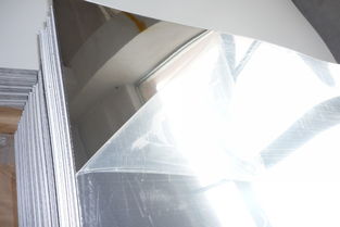 孺子牛亞克力PS鏡面板：優(yōu)質塑膠鏡片定制分切解決方案